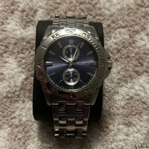 Mens Elgin Watch. Some wear on watchband, shown in photos. Priced accordingly!